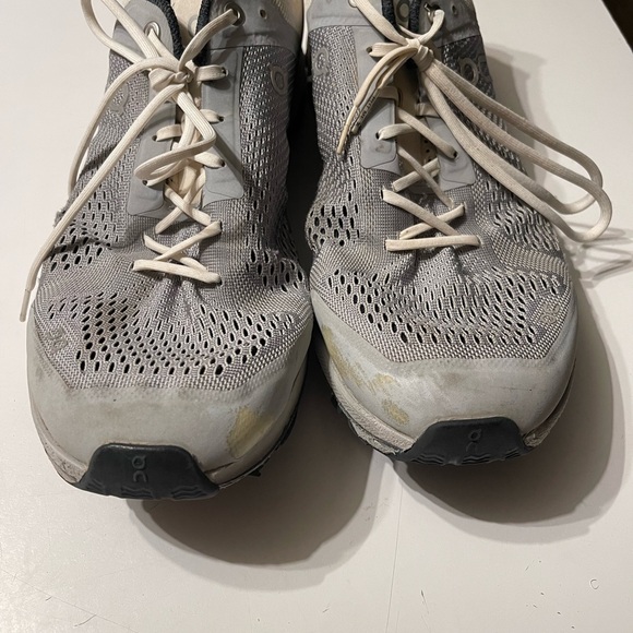 On Cloud Cloudsurfer Men’s Size 11.5 Light Gray Running Shoes Small Flaws - Picture 3 of 9